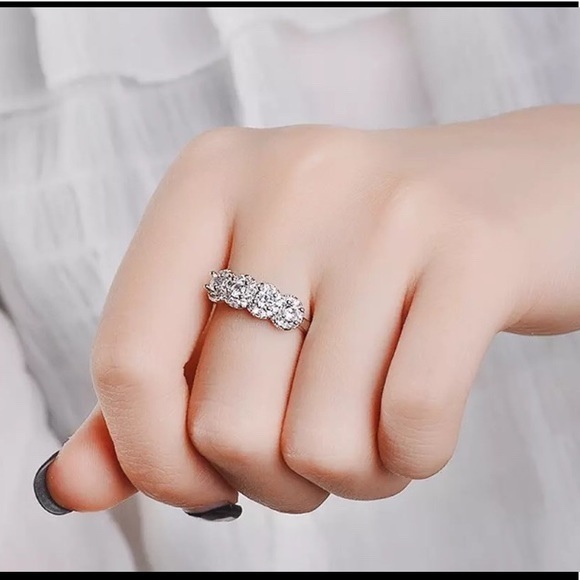 ANNIVERSARY‎ RING - Picture 1 of 6